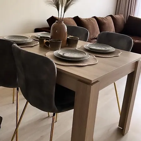 Admiral Plaza Apartment *